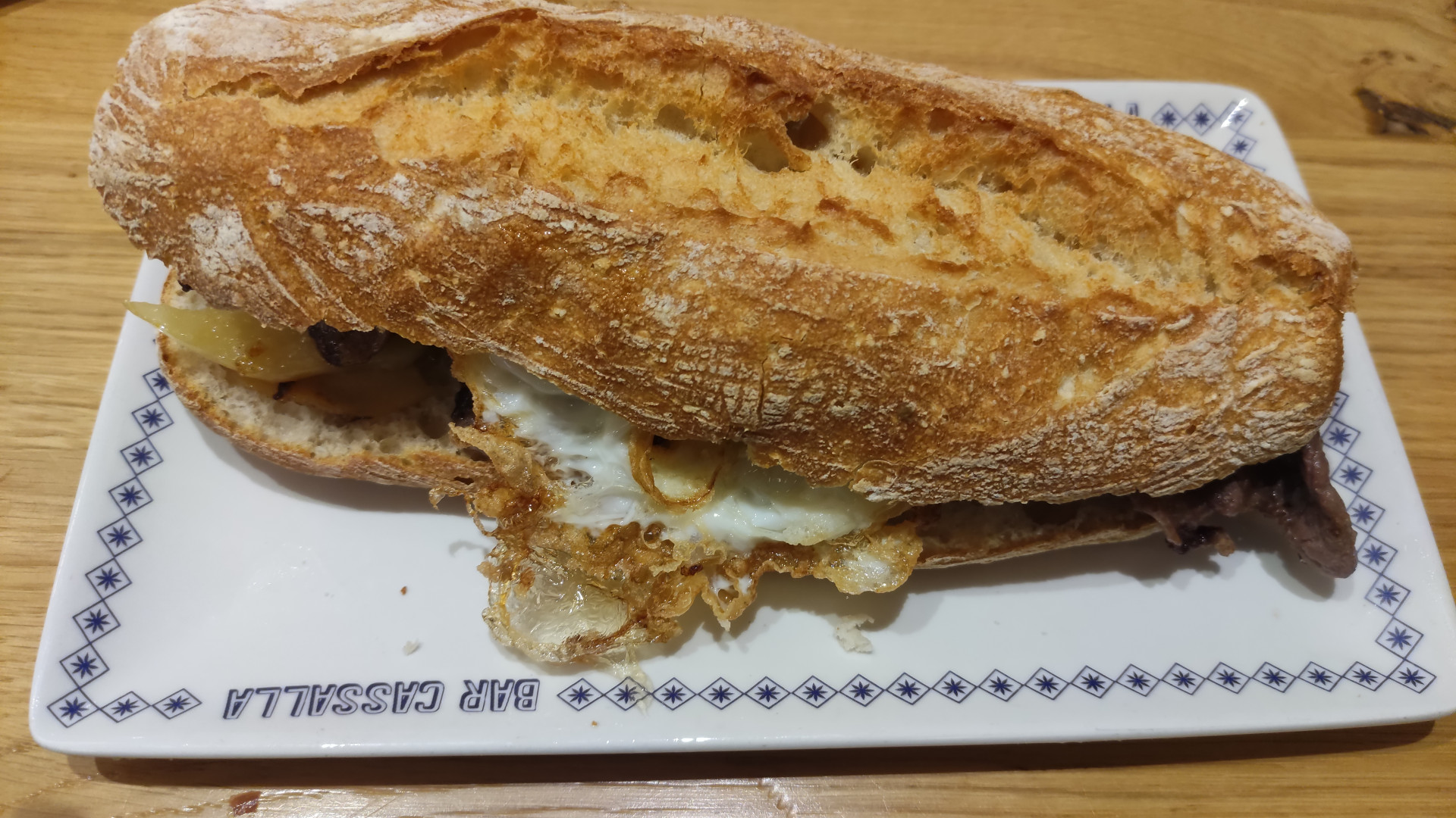 File:Entrepà de cavall, creïlla i ou 3.jpg