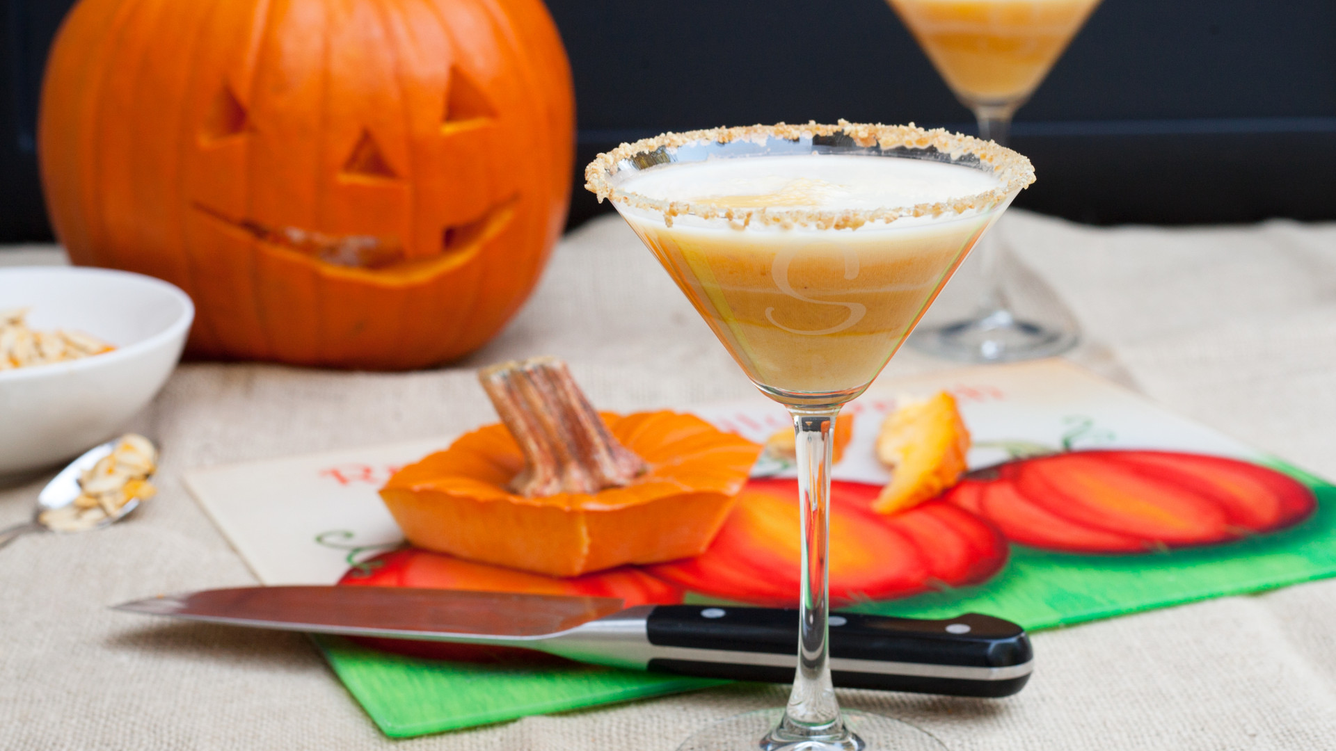 File:Pumpkin martini with a jack o' lantern (15668298482).jpg