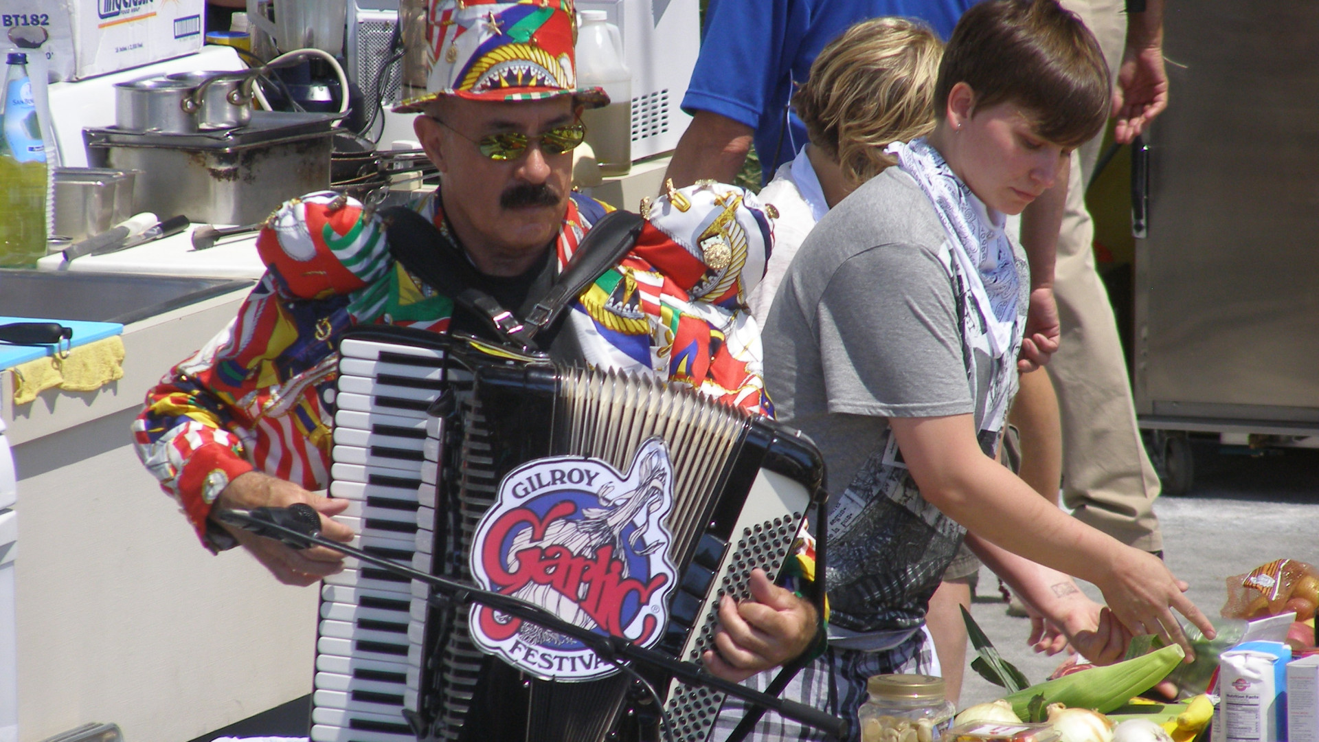 File:The Great Morgani- Gilroy Garlic Festival 2009 (3759517557).jpg