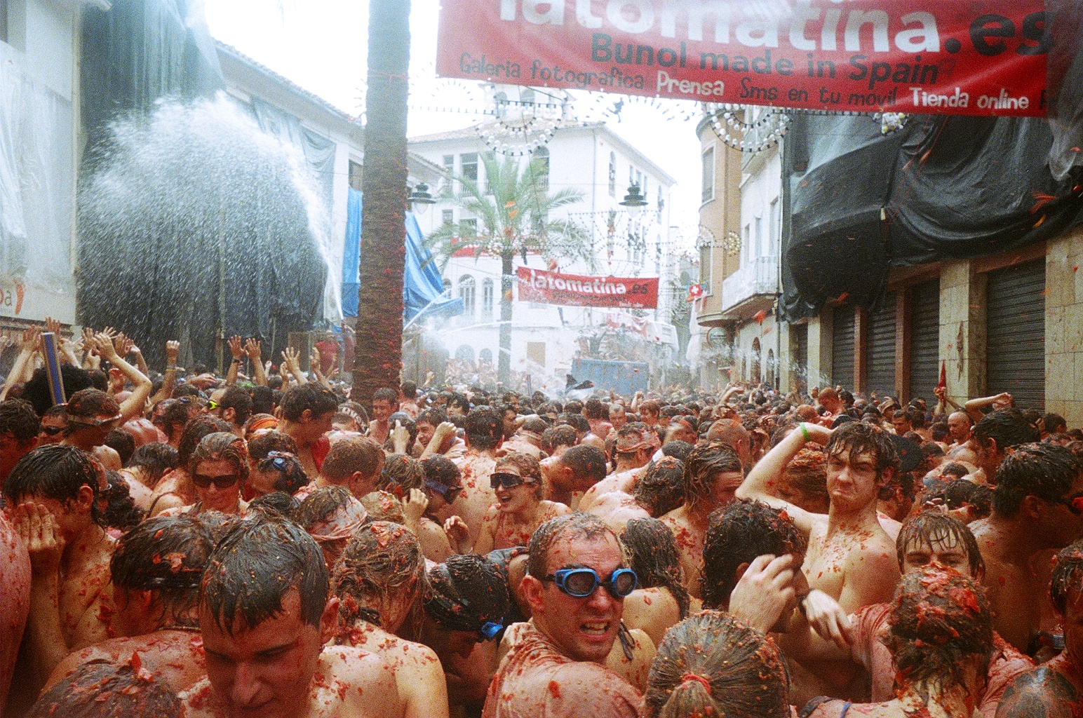 File:Tomatina 2006.jpg