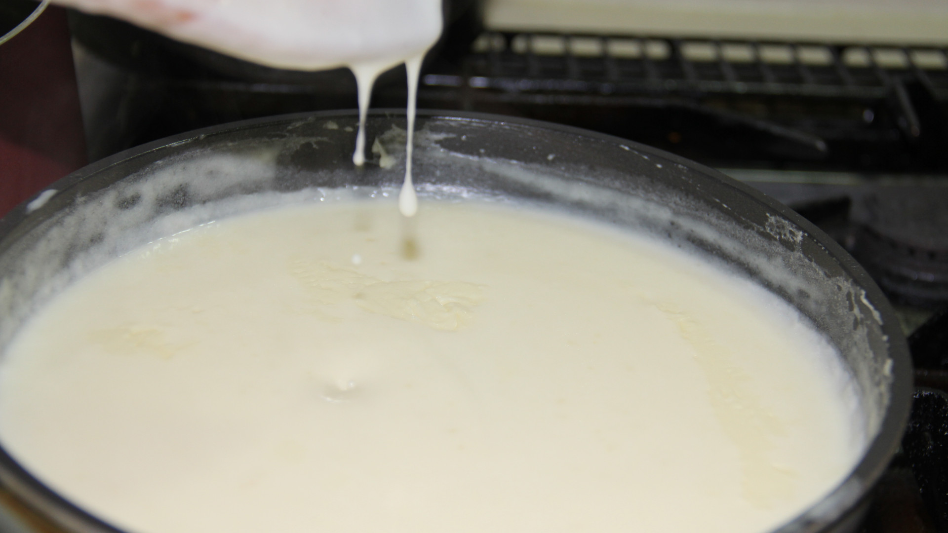 File:Making White sauce 5.jpg