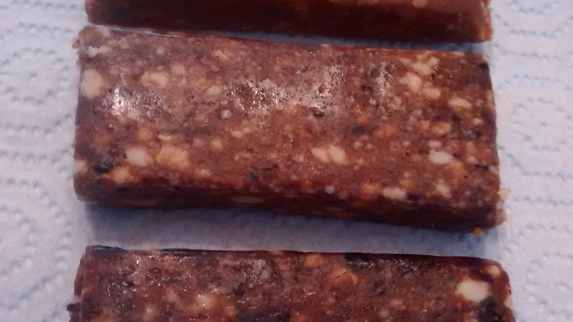 File:Three Lärabar energy bars.jpg