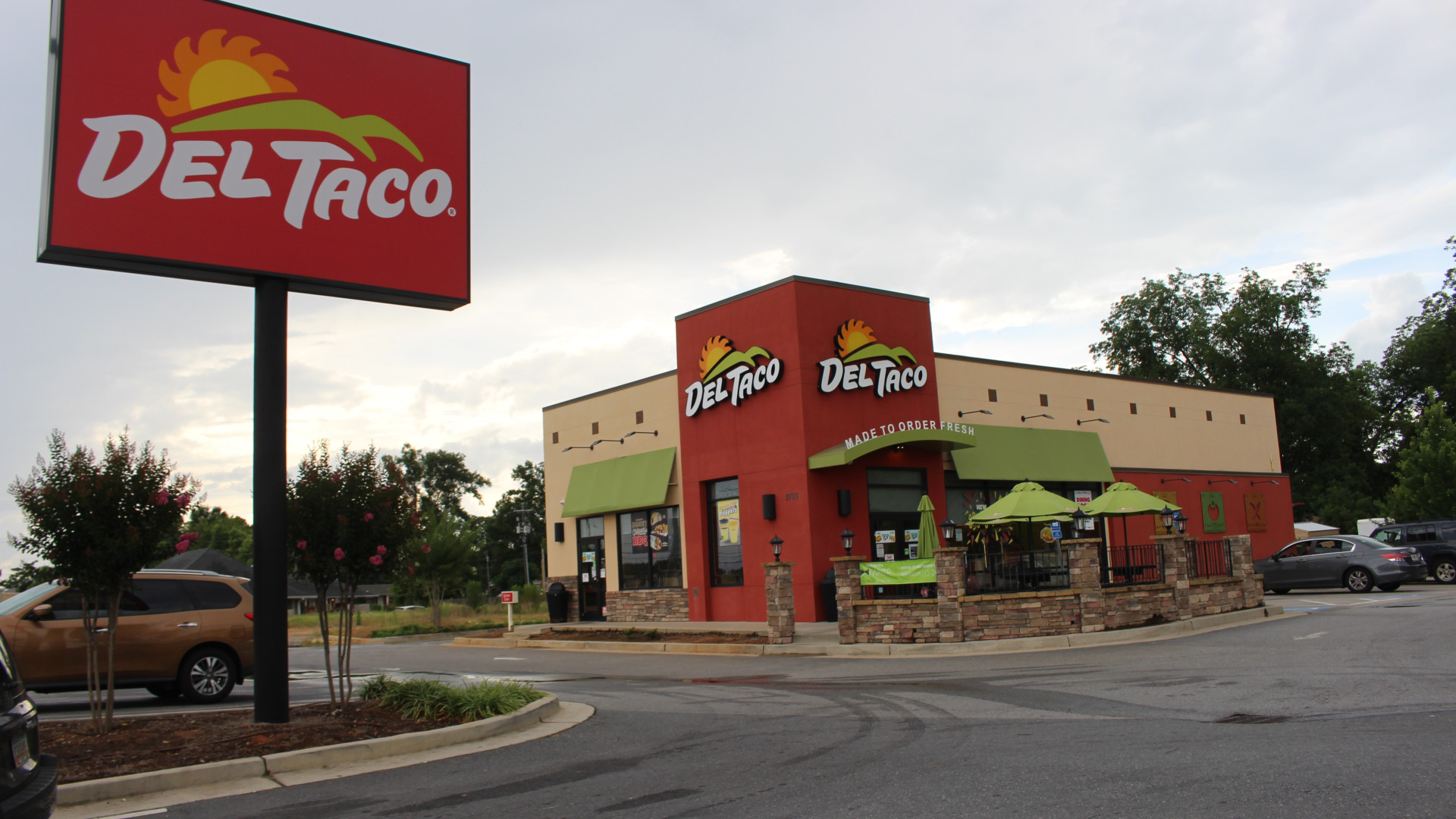 File:Del Taco, Centerville.jpg