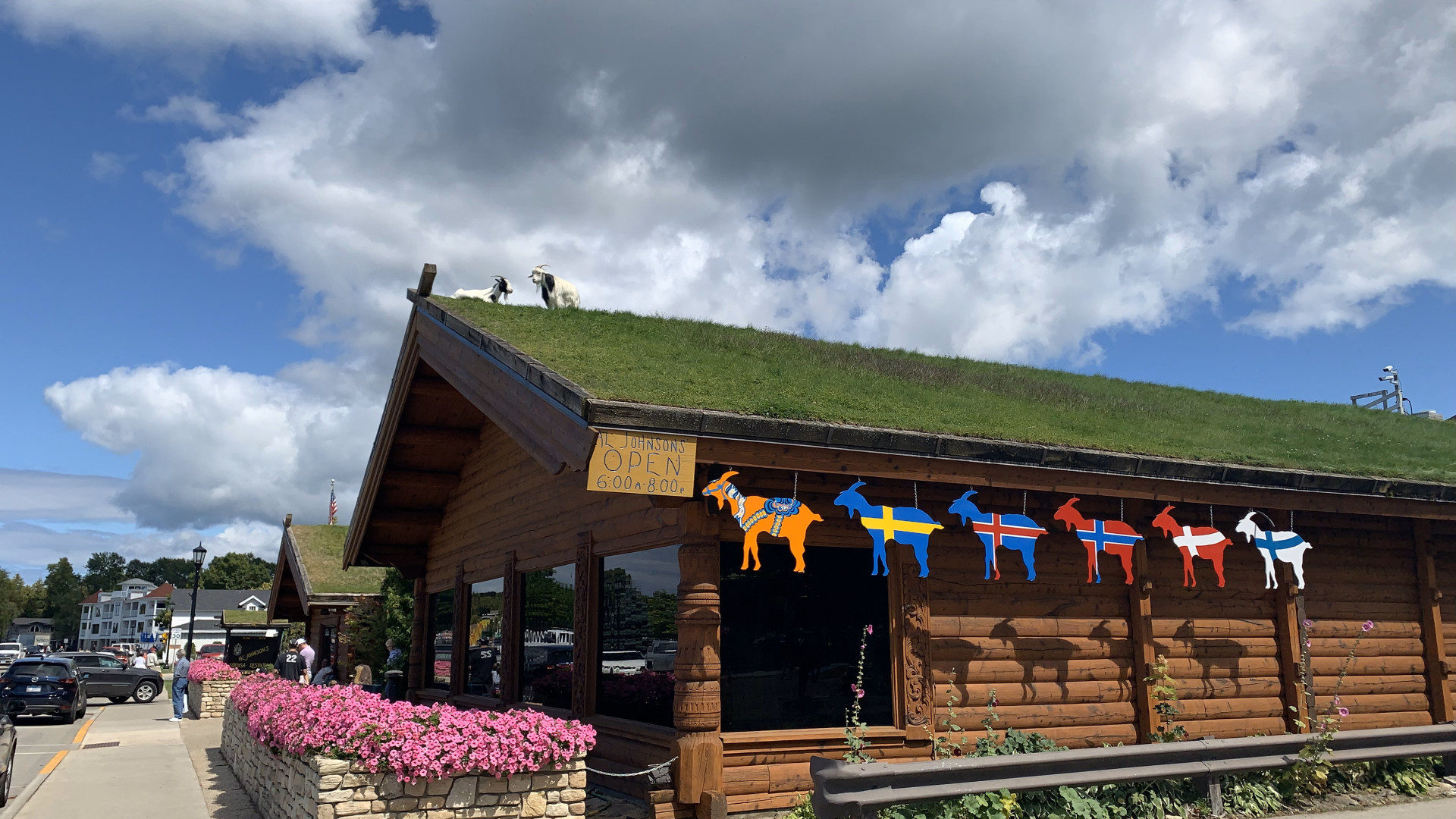 File:Al Johnson's Swedish Restaurant 2.jpg