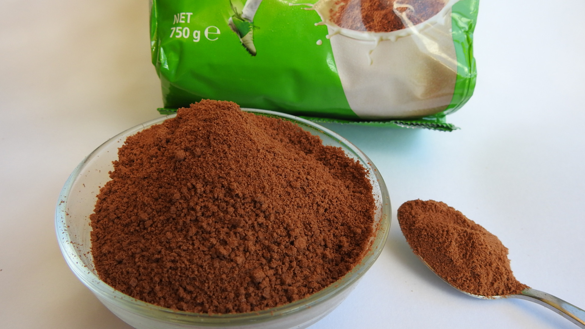 File:Food snacks Nestle Milo refill pack and milo.jpg