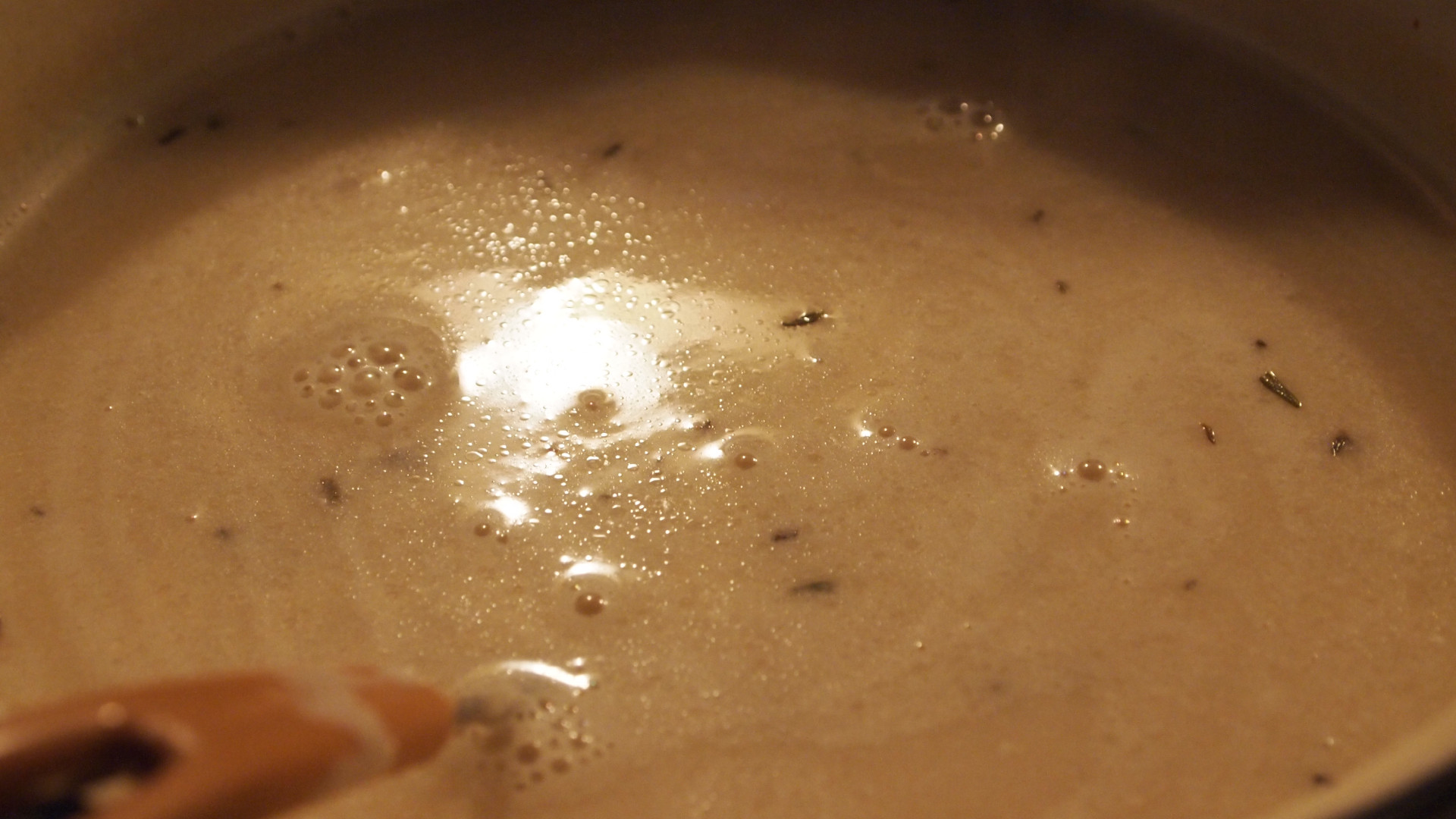 File:Making the gravy sauce (5300021324).jpg