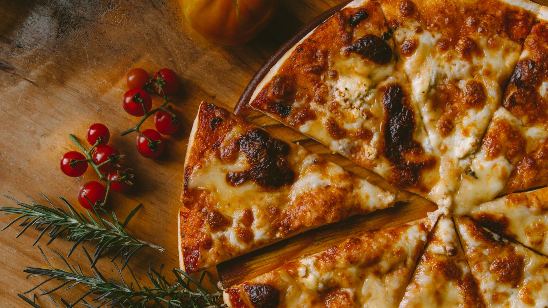 pizza with berries