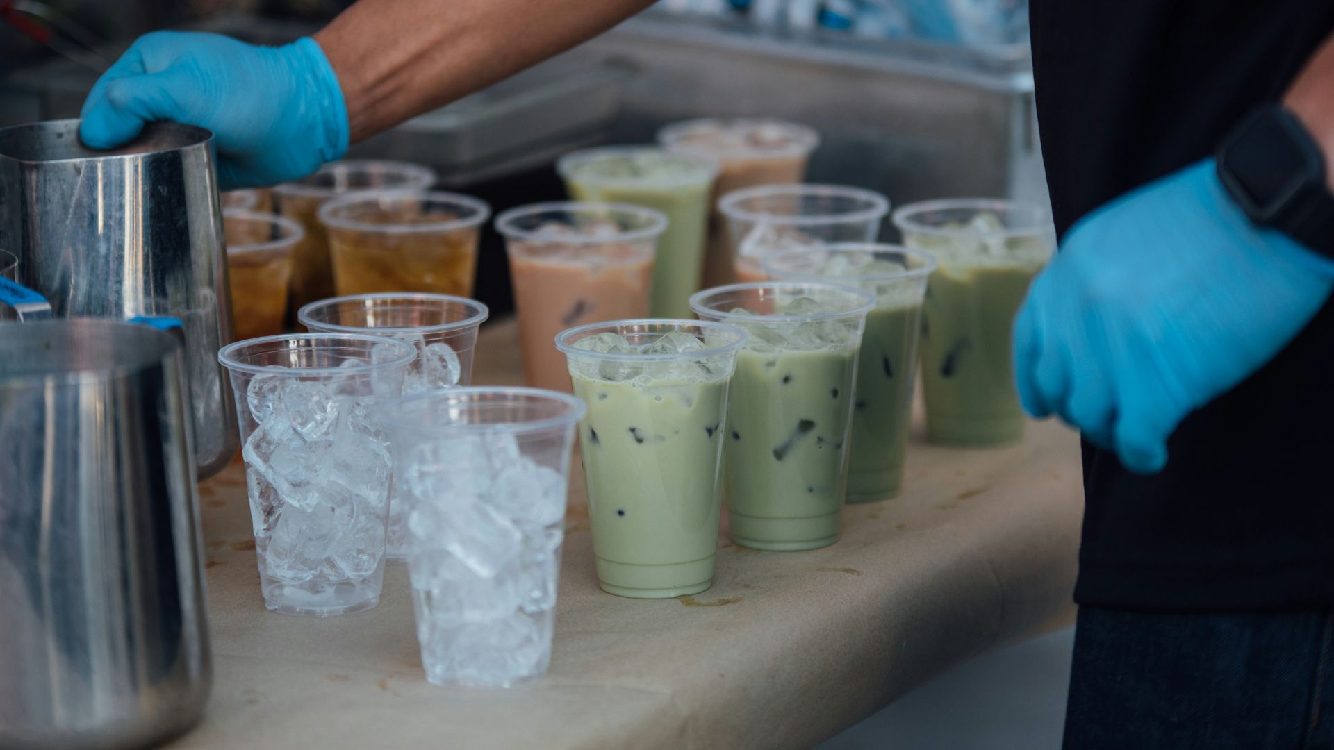 disposable cups with shakes