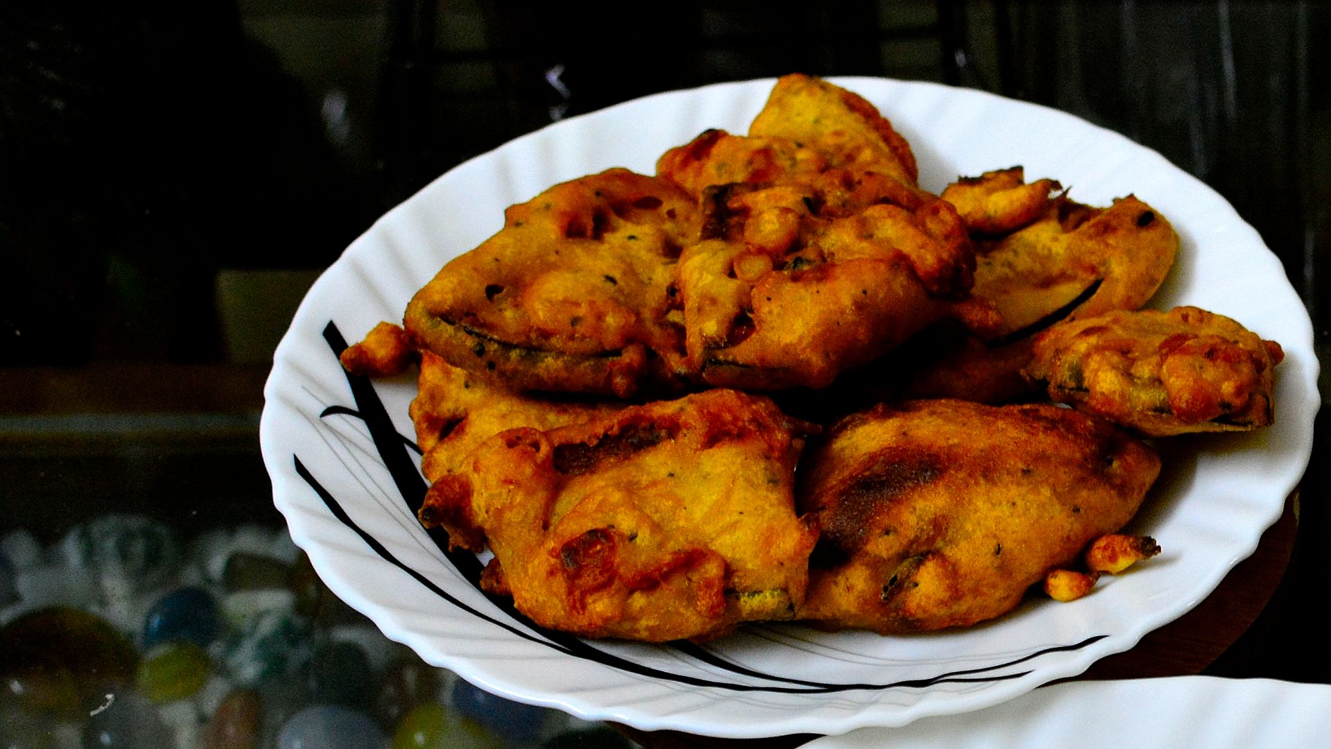 File:Beguni (Bengali Snacks).JPG