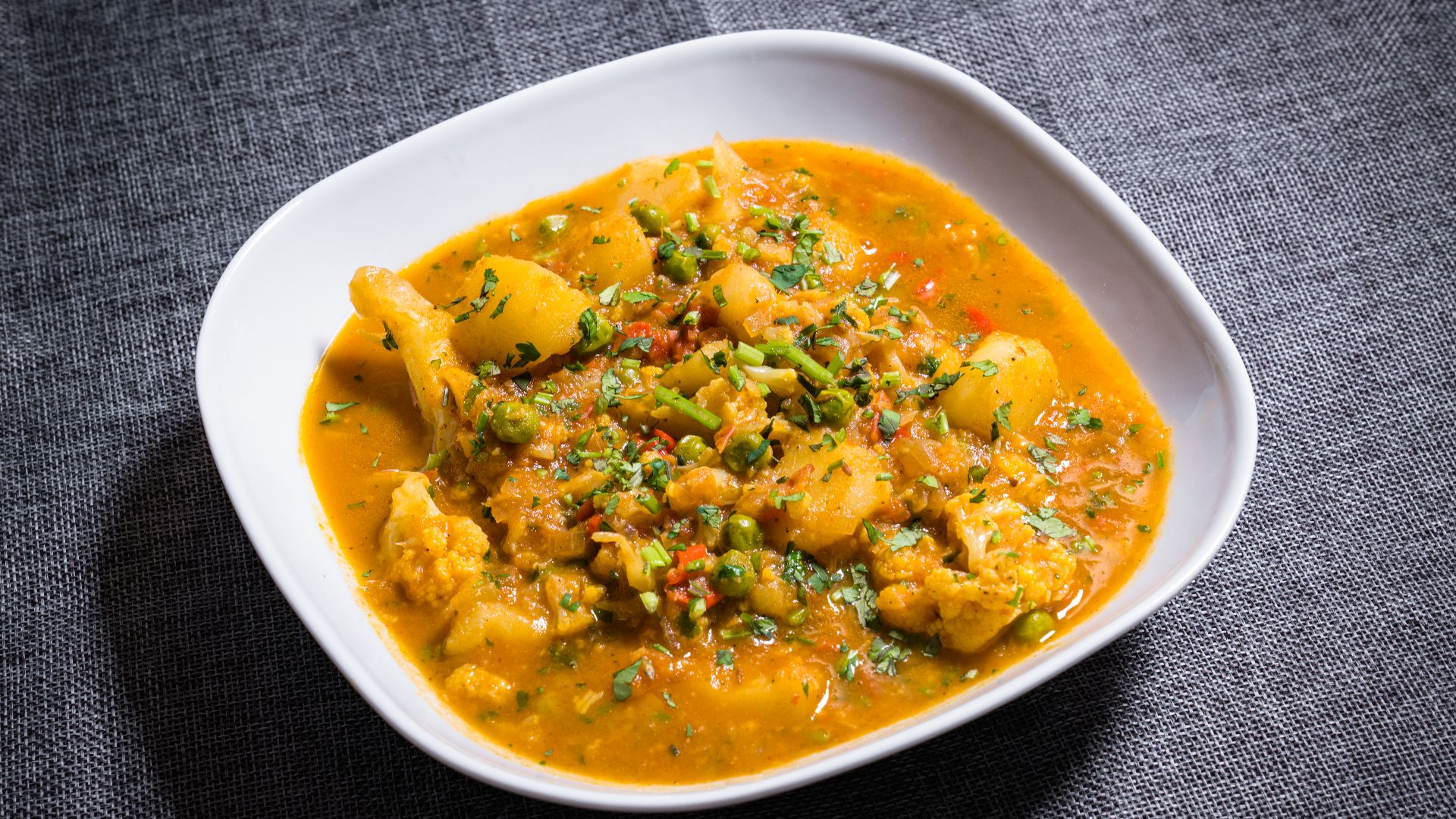 File:Aloo Gobi Matar (49653225183).jpg