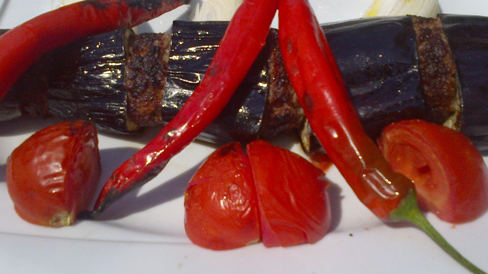 File:Eggplant kebab and isot.jpg