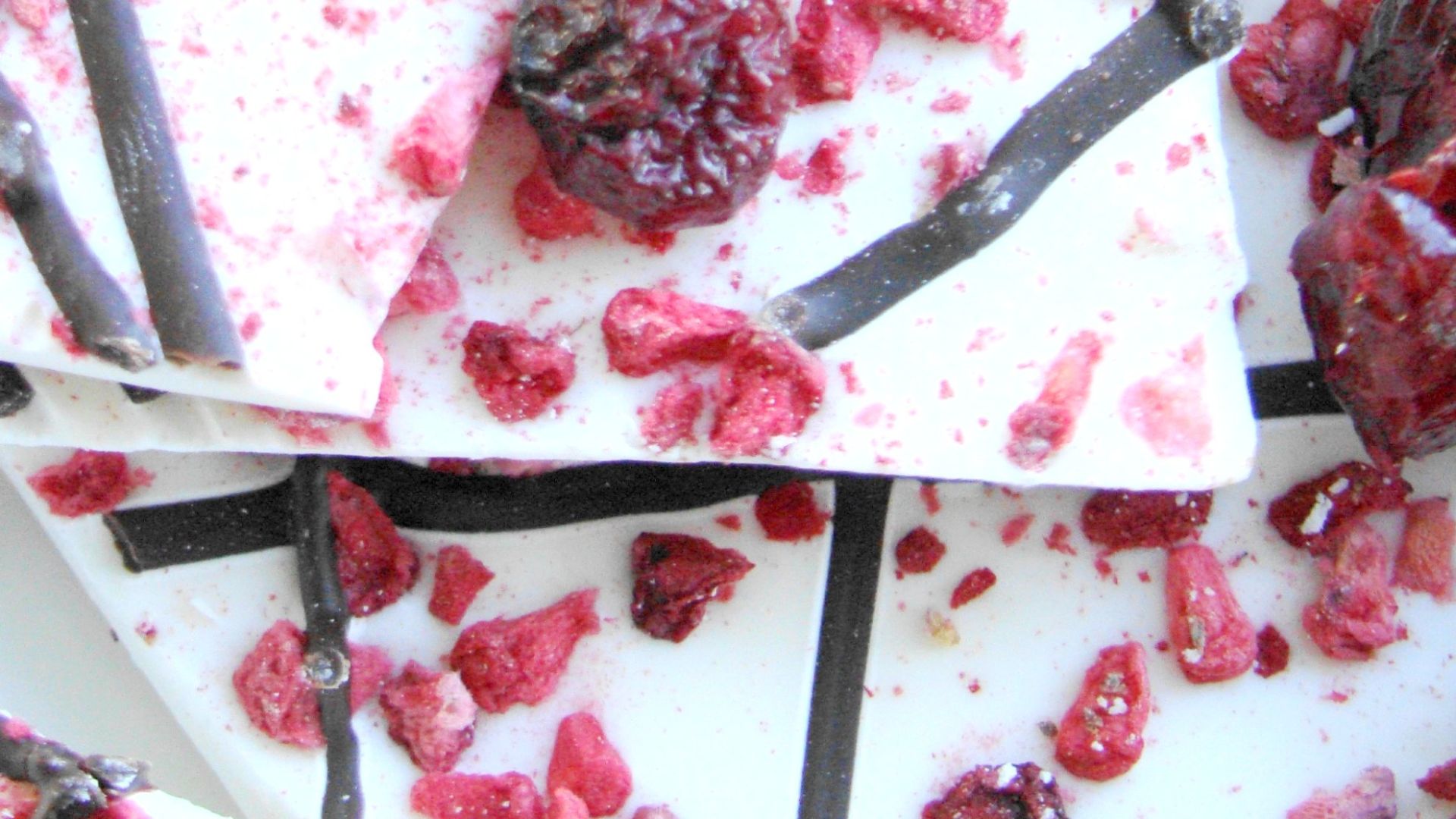 File:Cranberry white chocolate bark (2).jpg