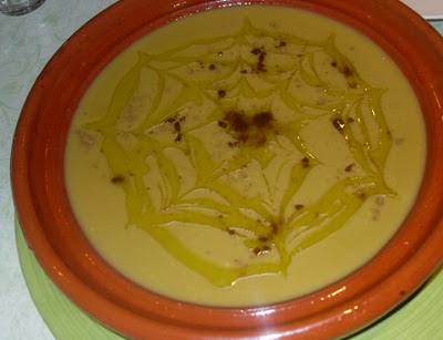 Thamarakt, Purée De Pois Cassés À Servir Avec Un Bon Filet D'huile D'olive.