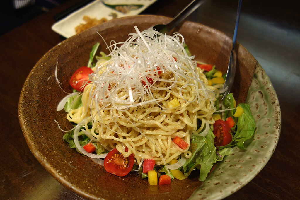 Salad With Ramen Noodle (17923012143)
