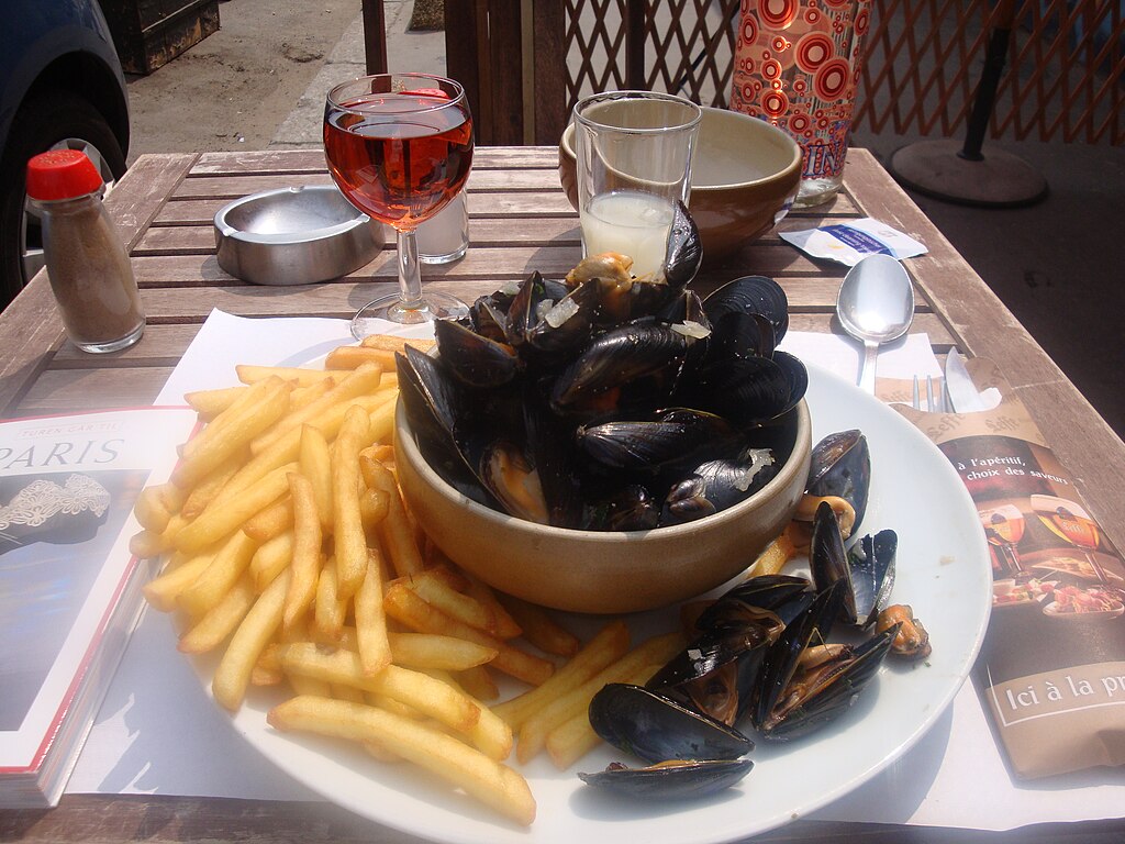 1024Px-Moules Frites Wth Rose And Pastis
