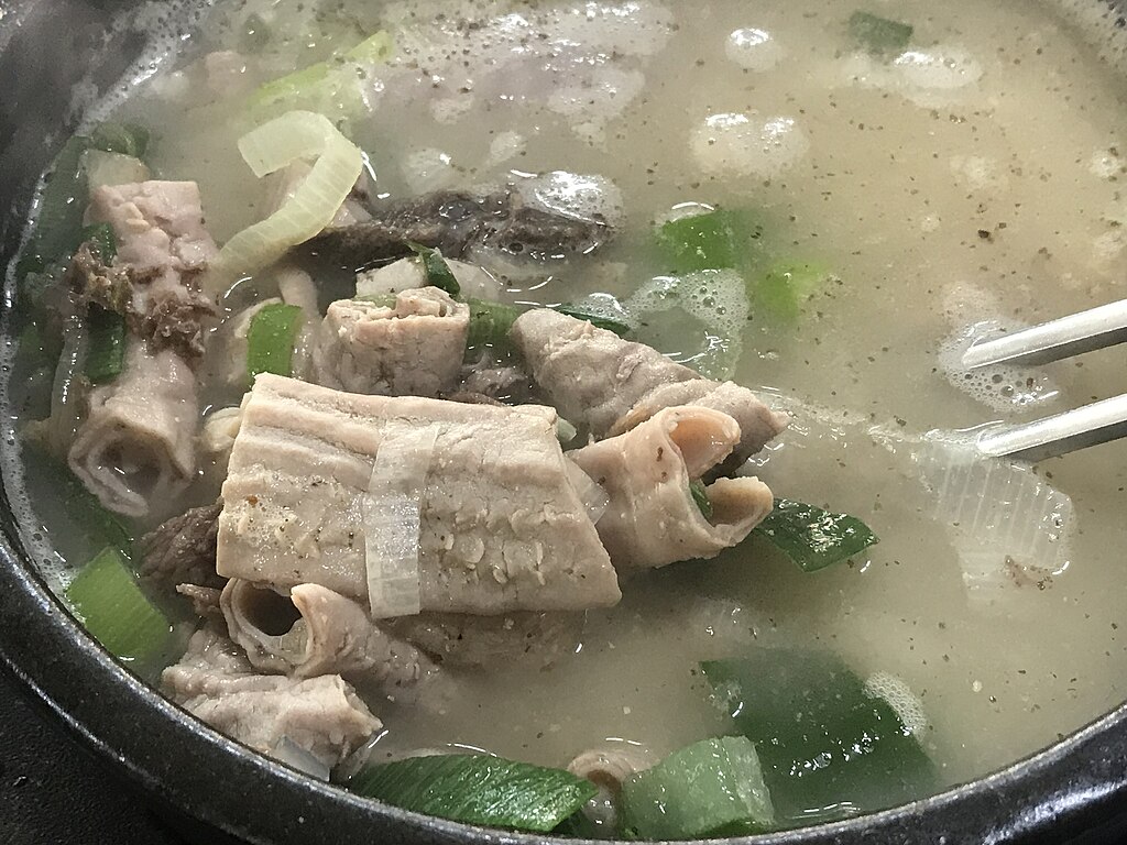 1024Px-Naejang-Gomtang 1