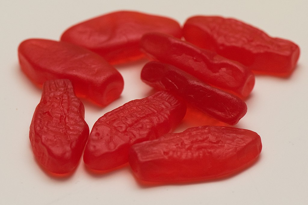 1024Px-53 105 Swedish Fish (149030403)