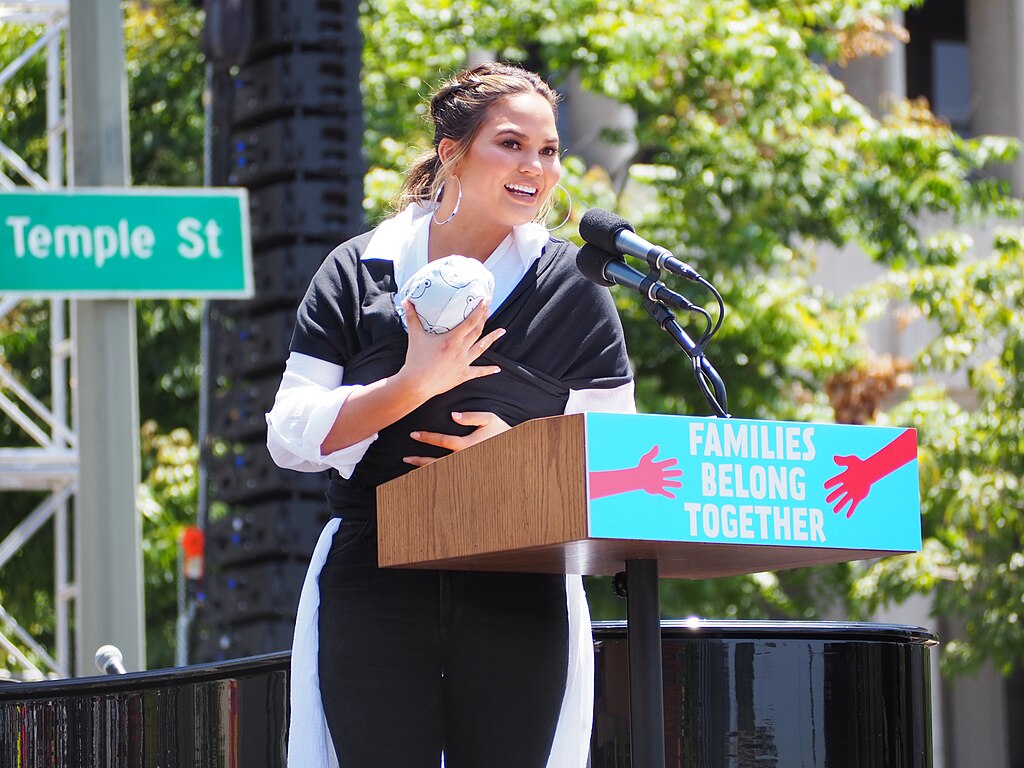 1024Px-Chrissy Teigen @ L.a.'s Families Belong Together March 02