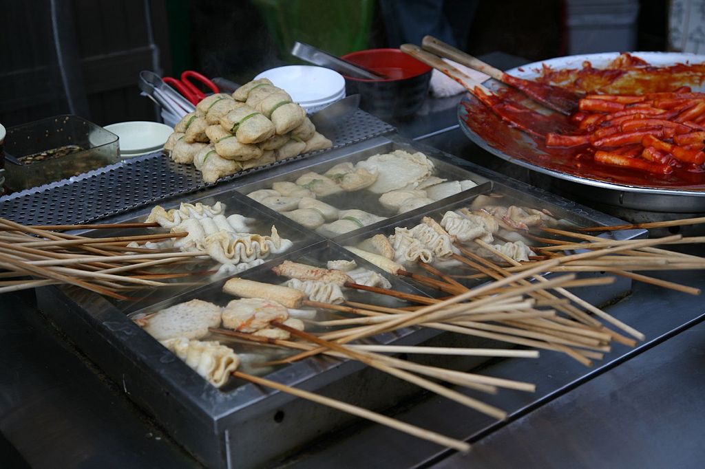 1024Px-Korea-Busan-Pupyeong Market-Eomuk And Tteokbokgi-01
