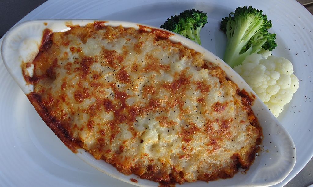 1024Px-Bermuda (Uk) Image Number 123 Shepherds Pie Dinner Dish At Restaurant