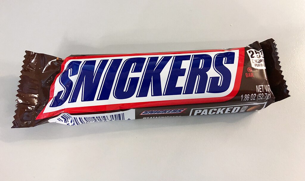 1024Px-2019-01-28 19 55 14 A Snickers Bar With The Wrapper Still Intact In The Dulles Section Of Sterling, Loudoun County, Virginia