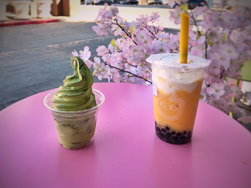 1024Px-Matcha Soft Serve - Mango Yakult Boba
