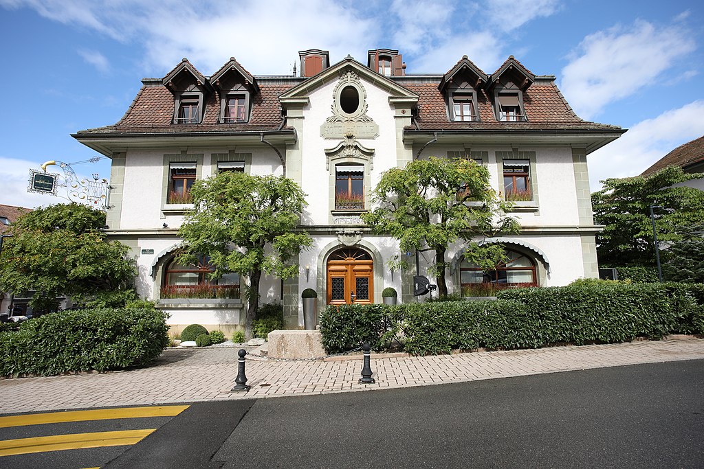 1024Px-Hotel De Ville Été (2)
