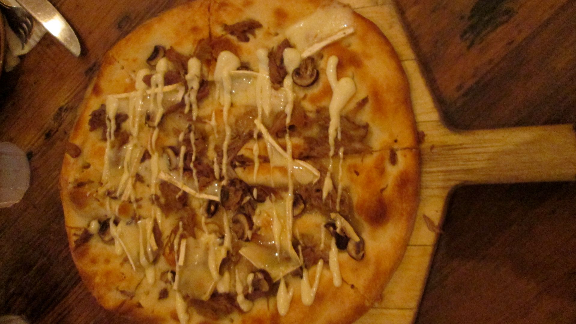 File:Crescent pie & sausage duck confit pizza.jpg