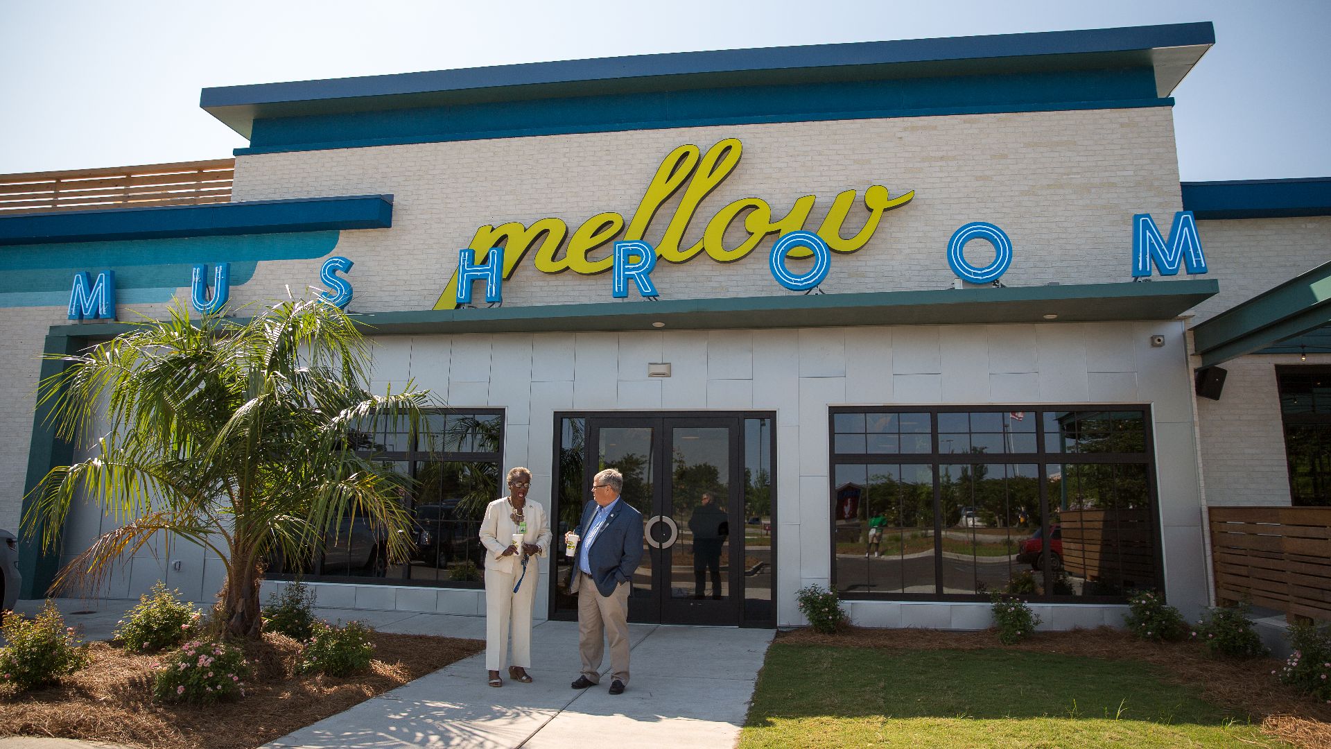 File:Mellow Mushroom North Charleston (26595122013).jpg