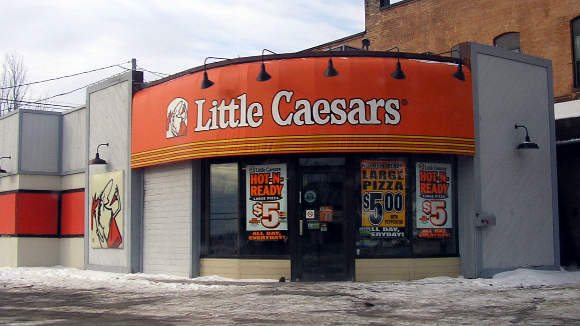 File:Little Caesars in Marquette, Michigan.jpg