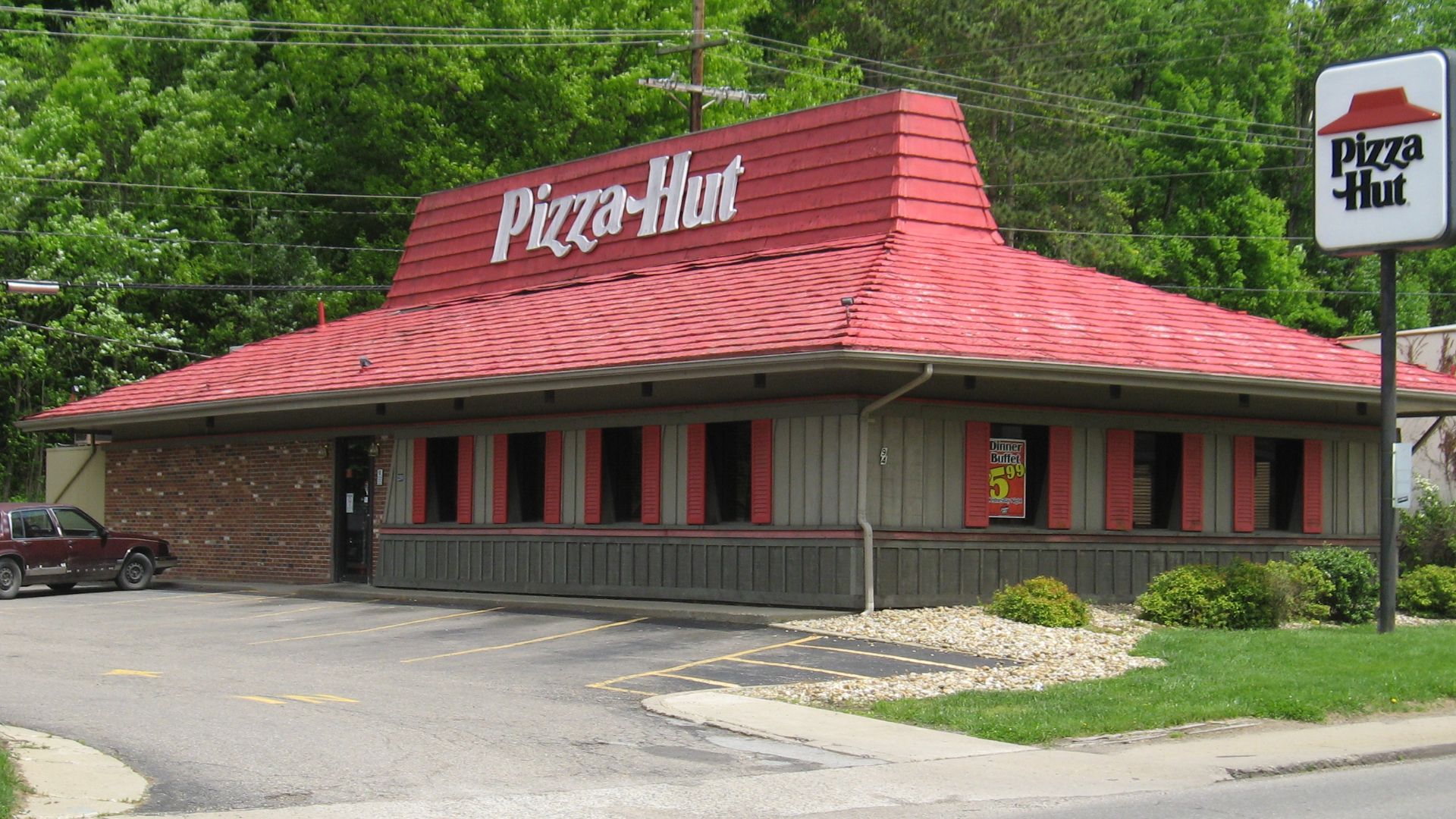 File:Pizza Hut Athens OH USA.JPG