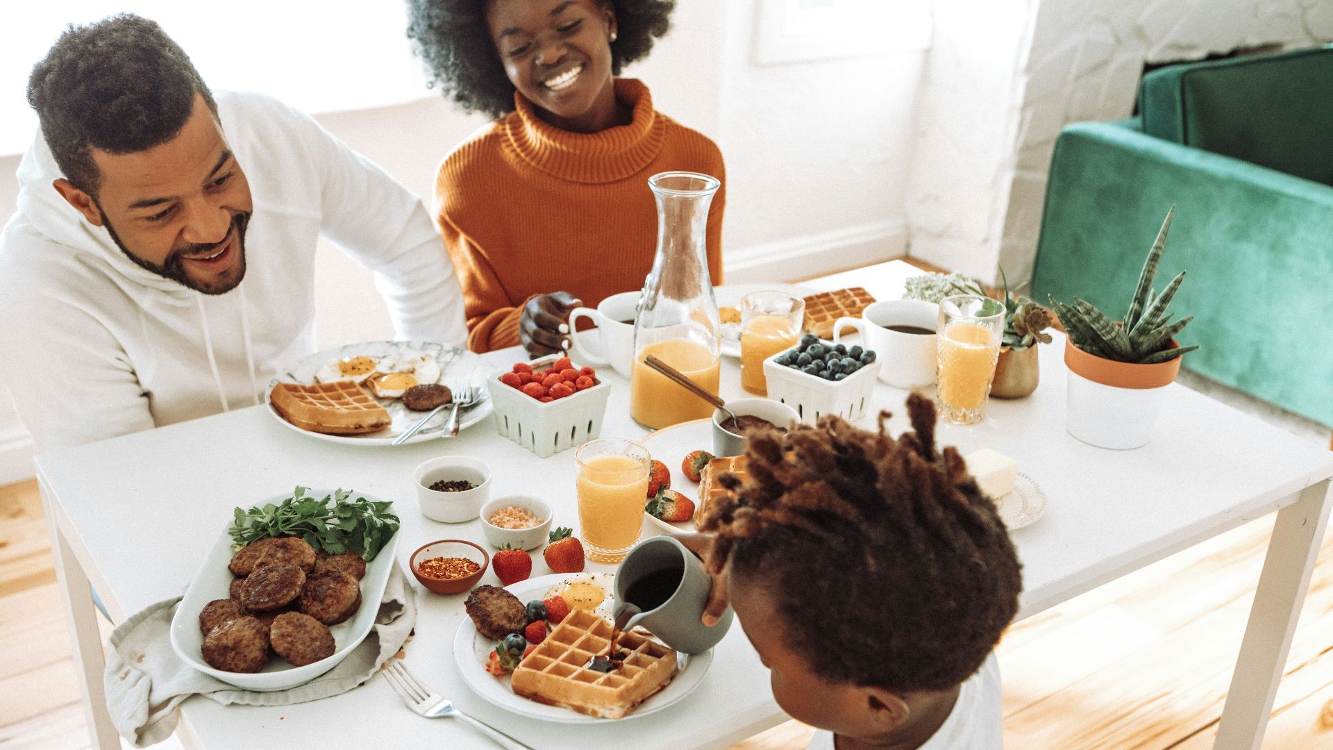 woman in white long sleeve shirt sitting beside woman in red crew neck shirt