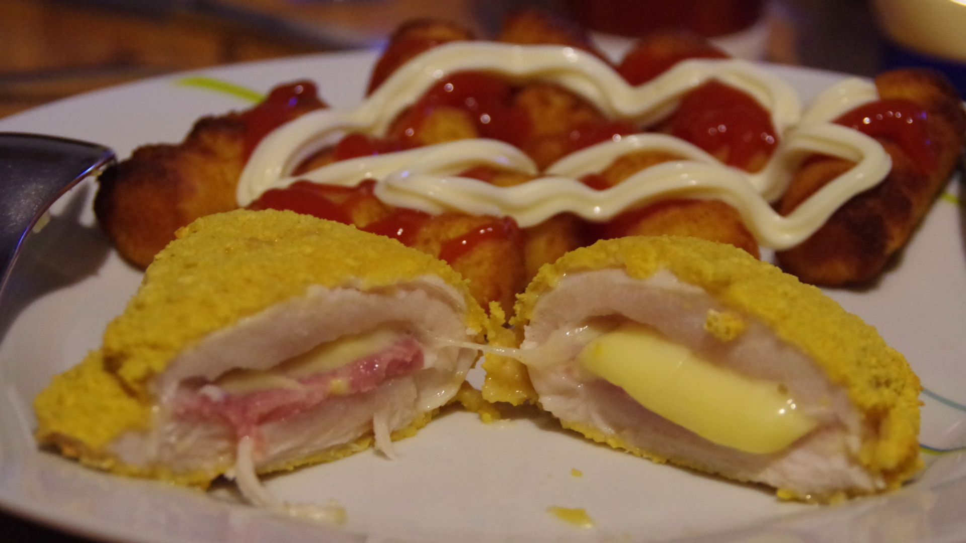 File:Cordon Bleu Mit Kroketten.jpg