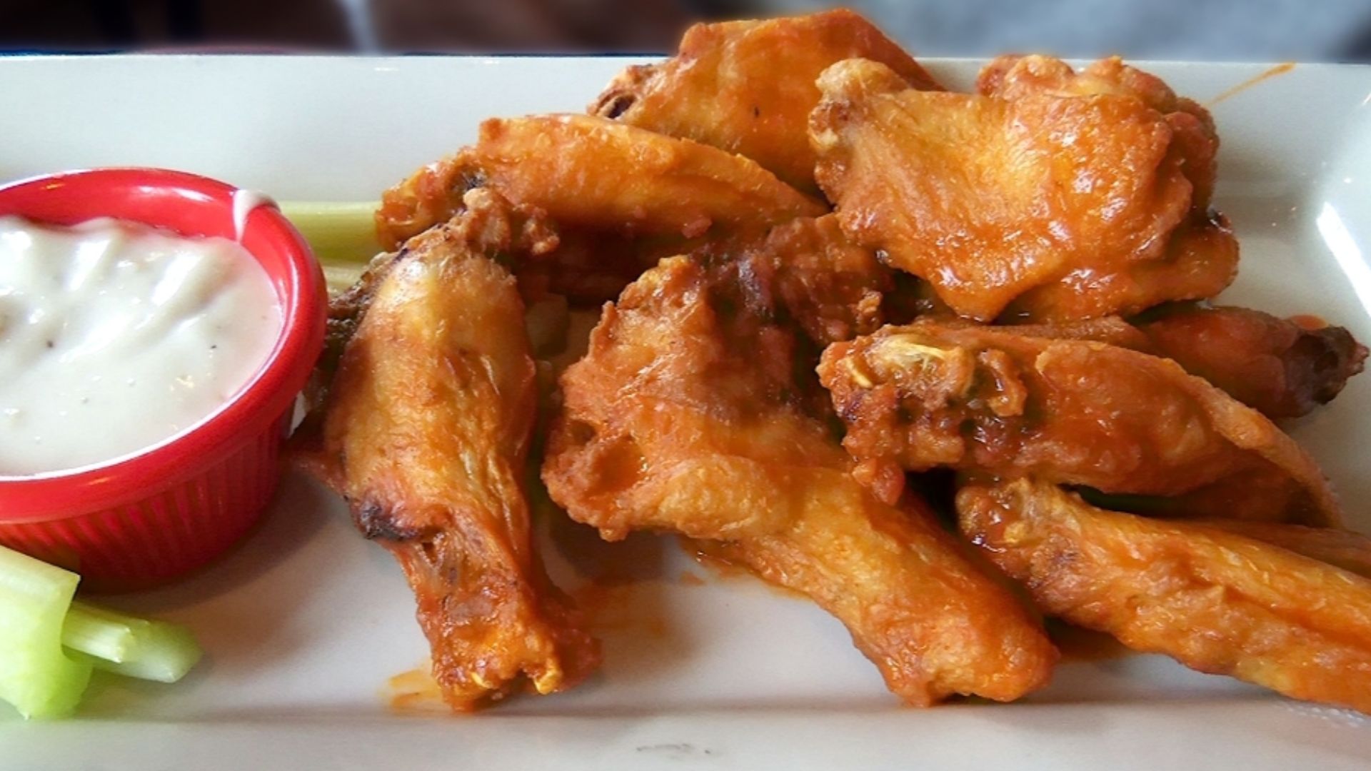 File:Buffalo wings-01.jpg