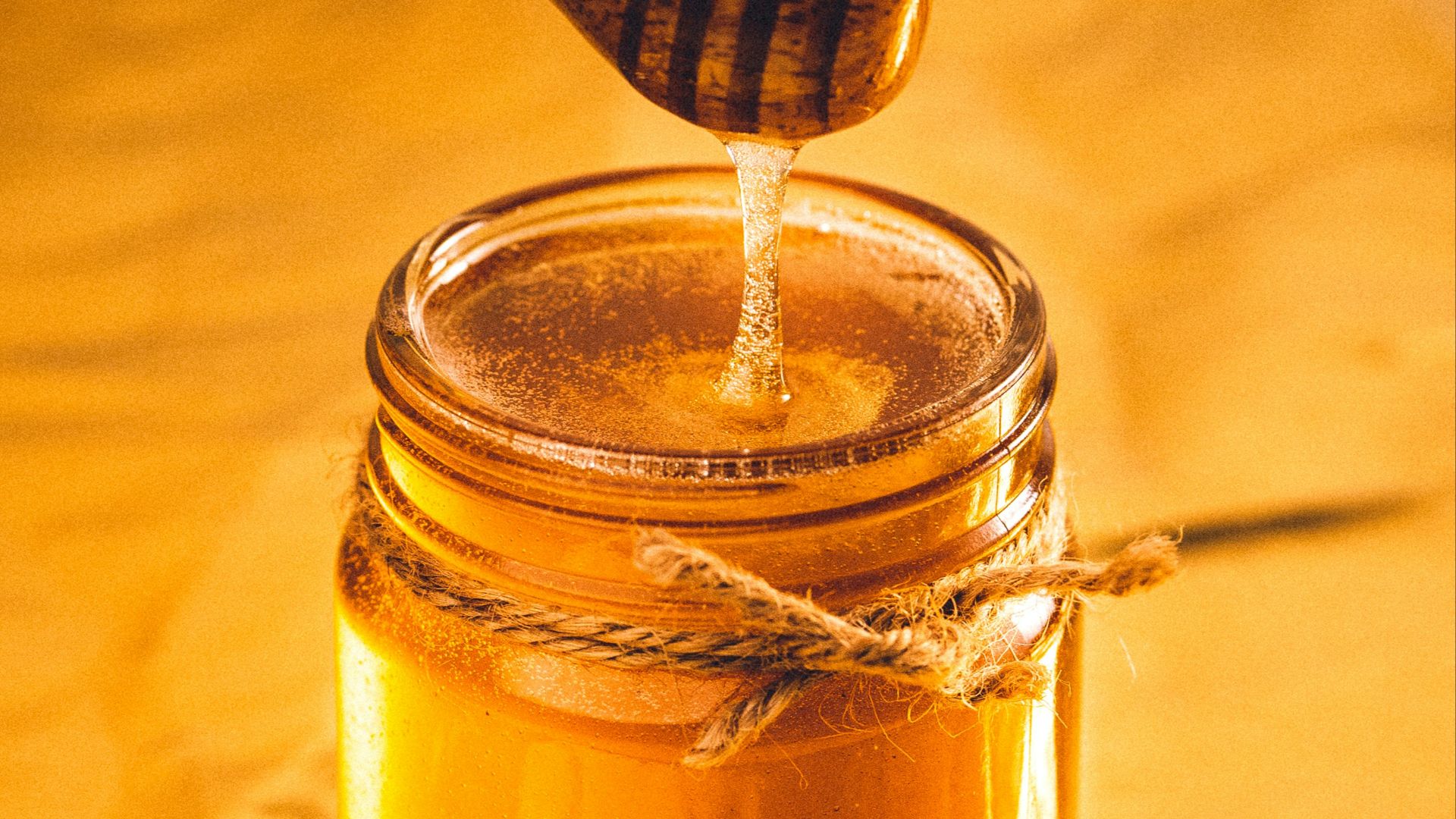 clear glass jar with brown liquid