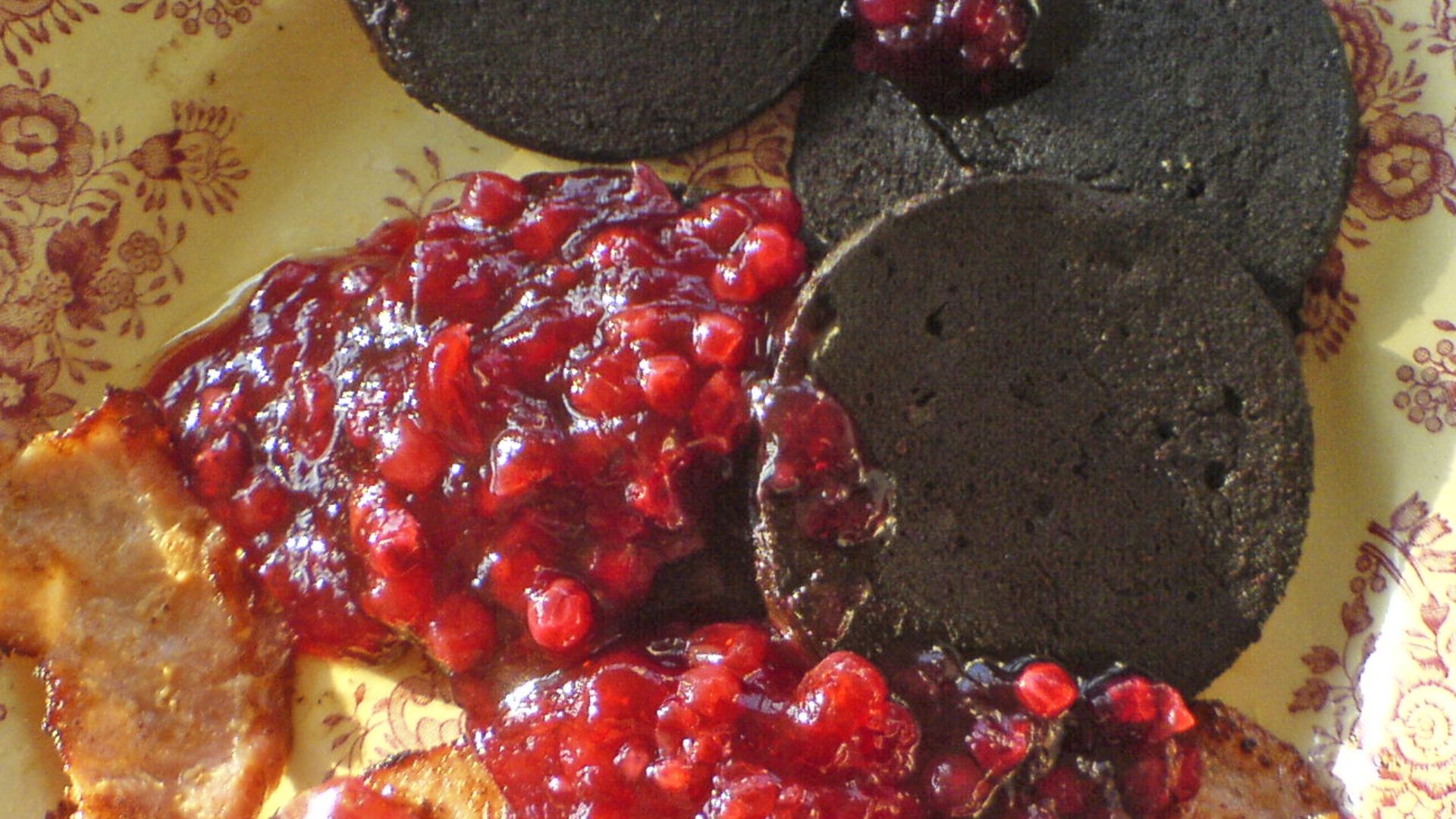 File:Black pudding (383613761).jpg