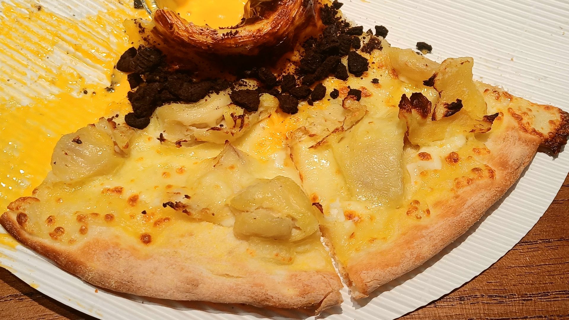 File:Durian pizza with cheddar sauce.jpg