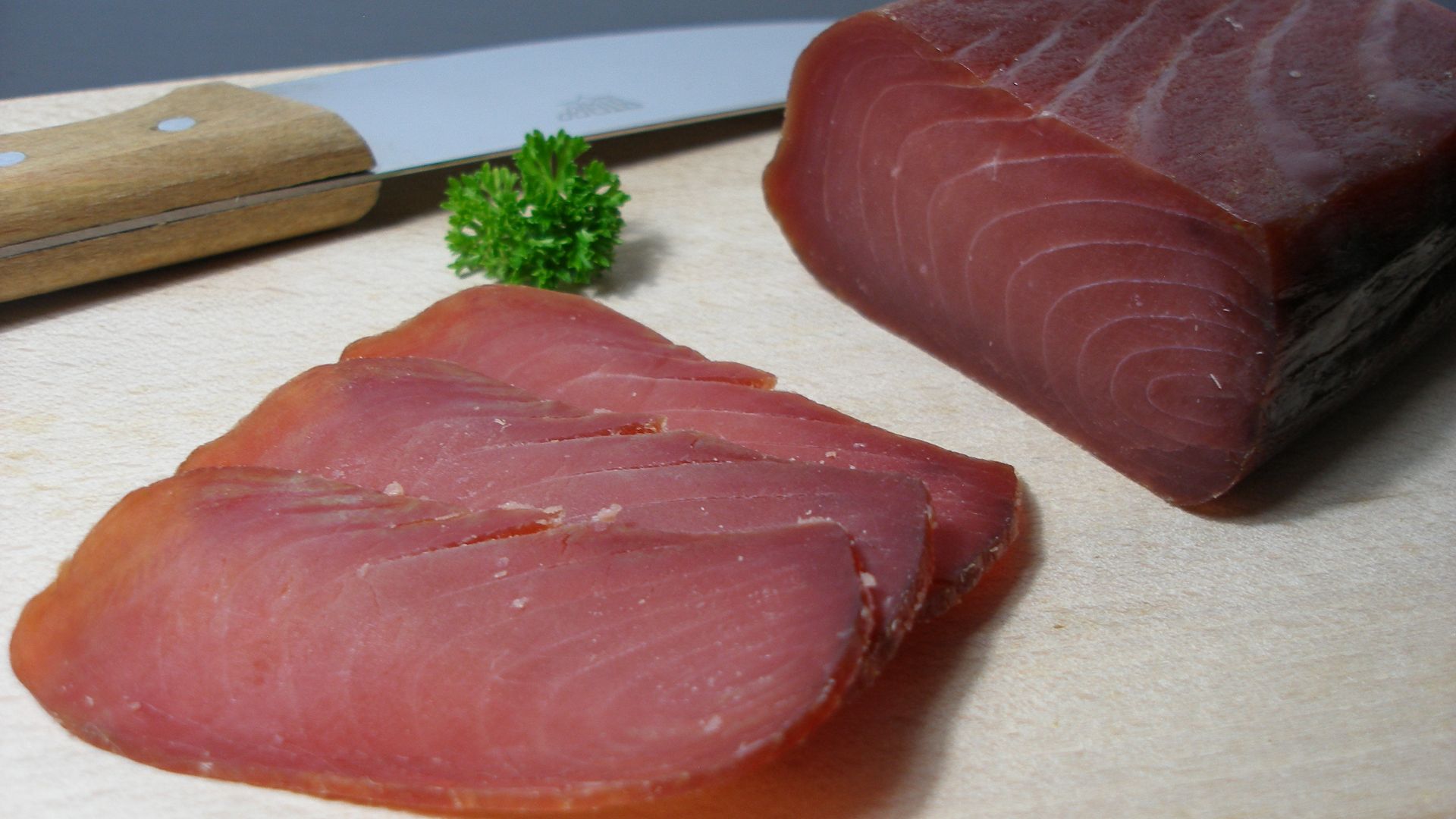 File:Tuna mojama.JPG