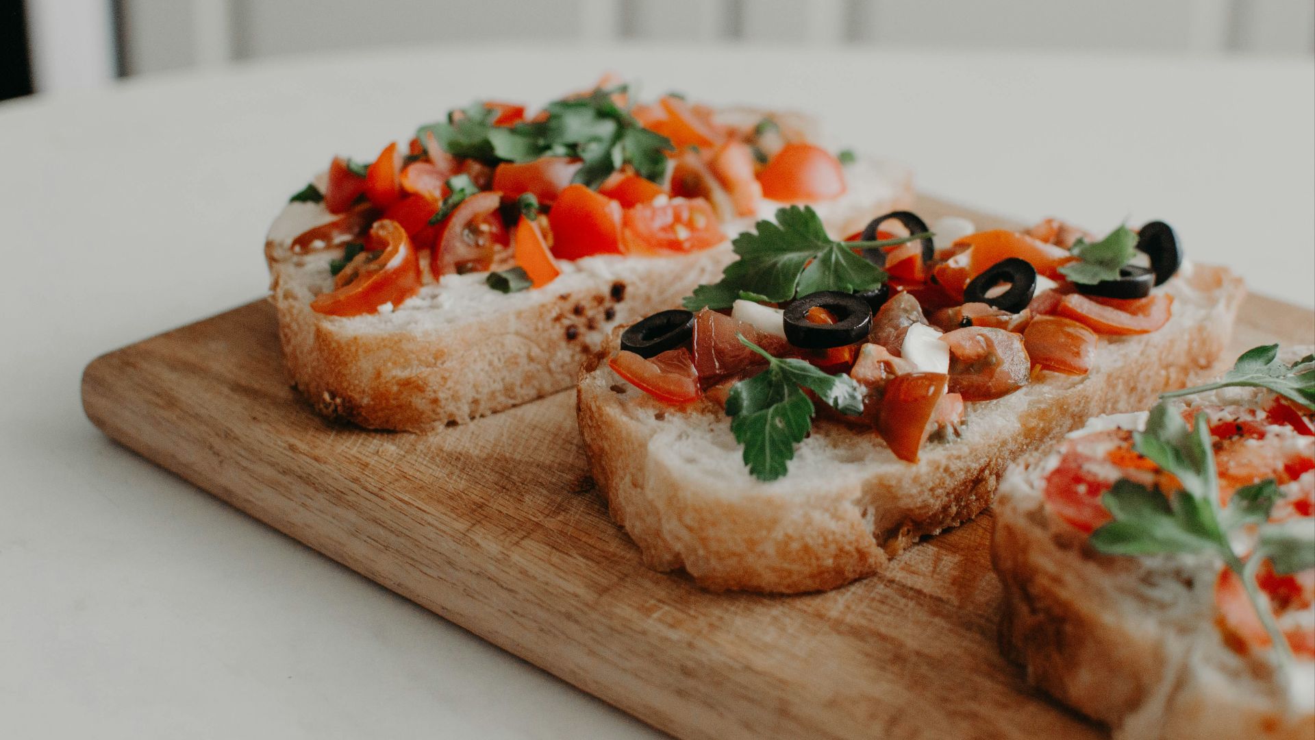 vegetable-toppes bread slices