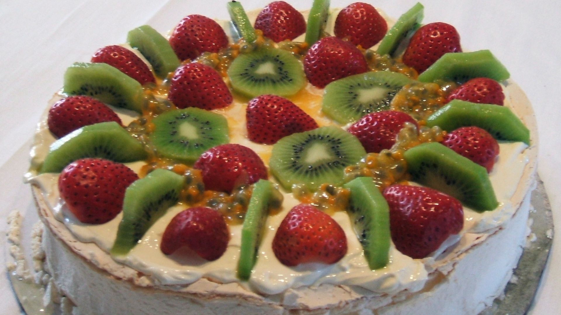 File:Pavlova dessert.JPG