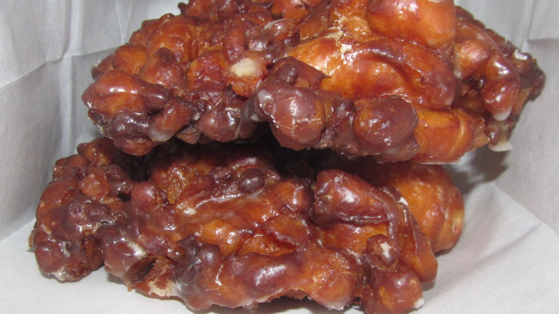 File:Happy Donuts Apple Fritters (37907488435).jpg