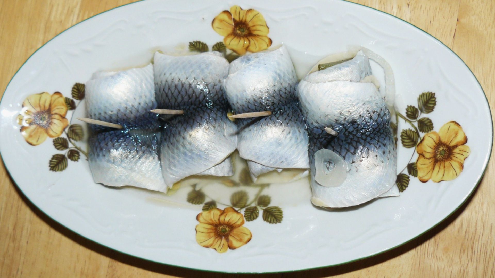 File:Pickled herring (Poznan).JPG