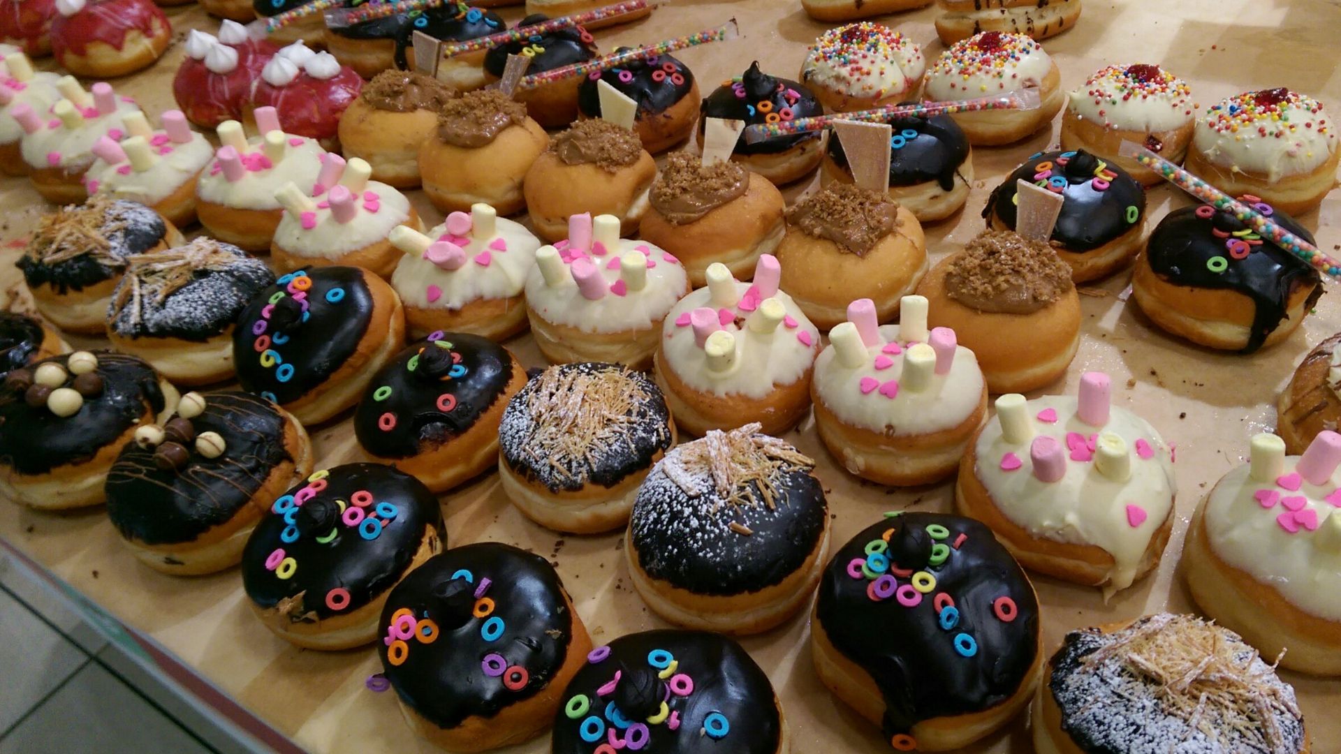 File:Sufganiyot at Jerusalem Central Bus station.jpg