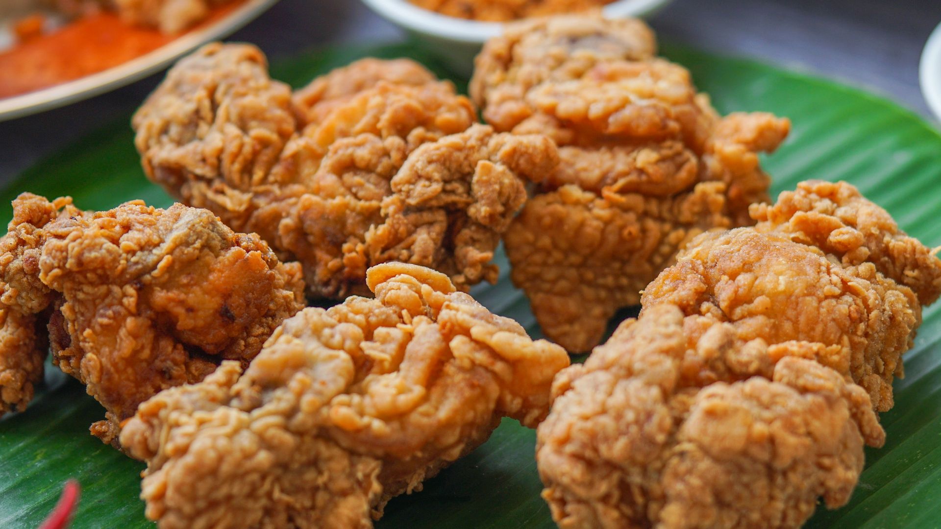 food lot on a green leaf plate
