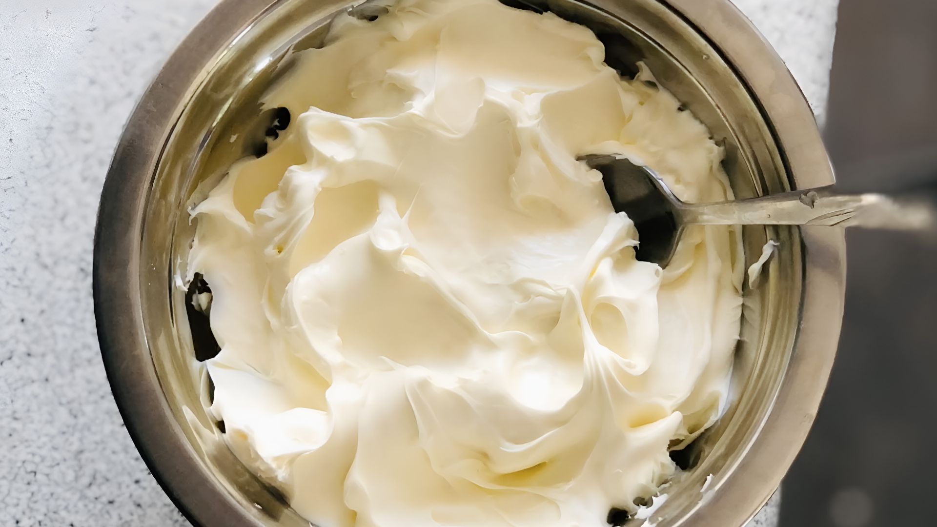 File:Mascarpone preparato in casa.jpg