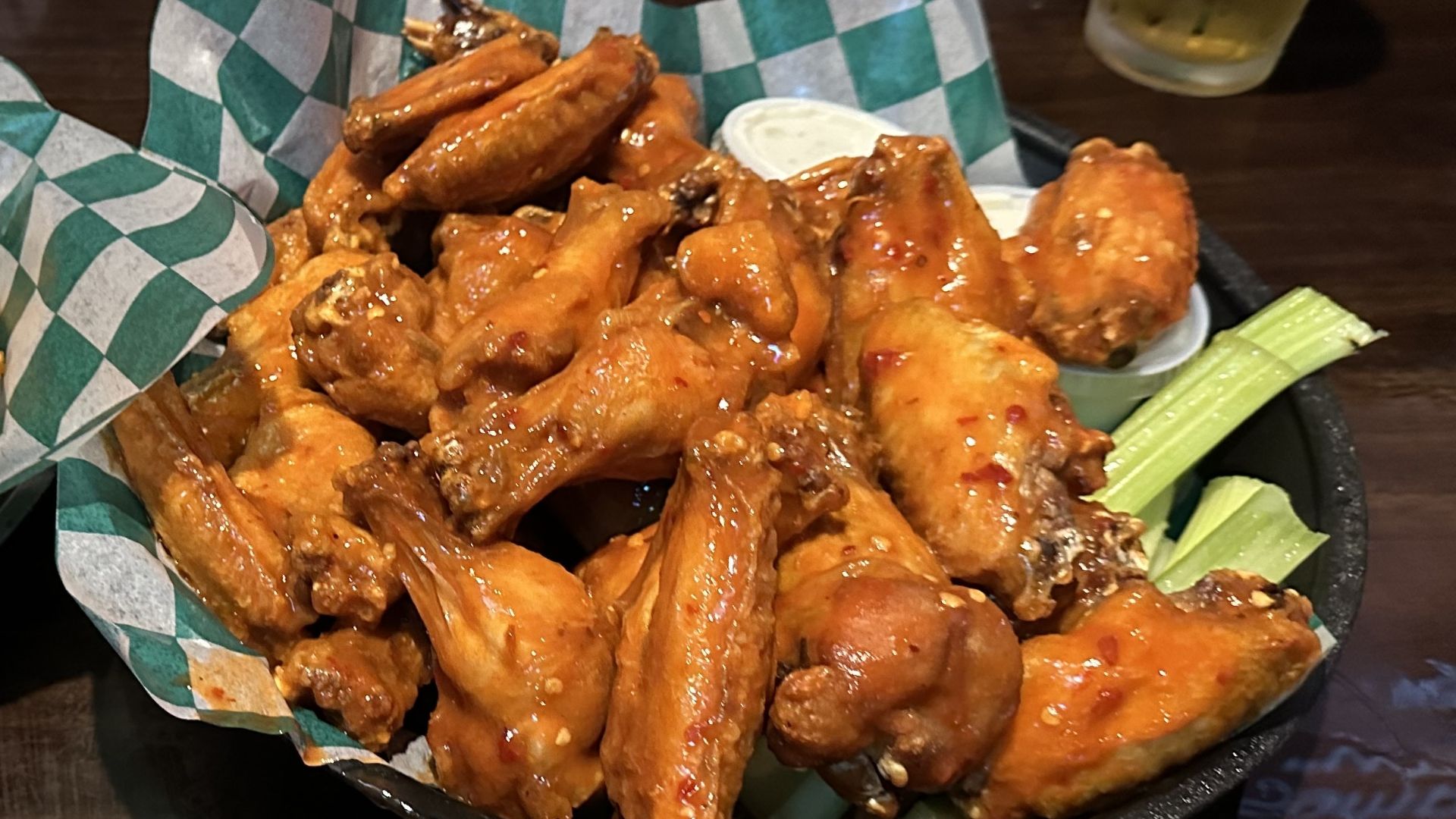 File:An order of buffalo wings from Packy's Sports Grill in Boca Raton, Florida.jpg