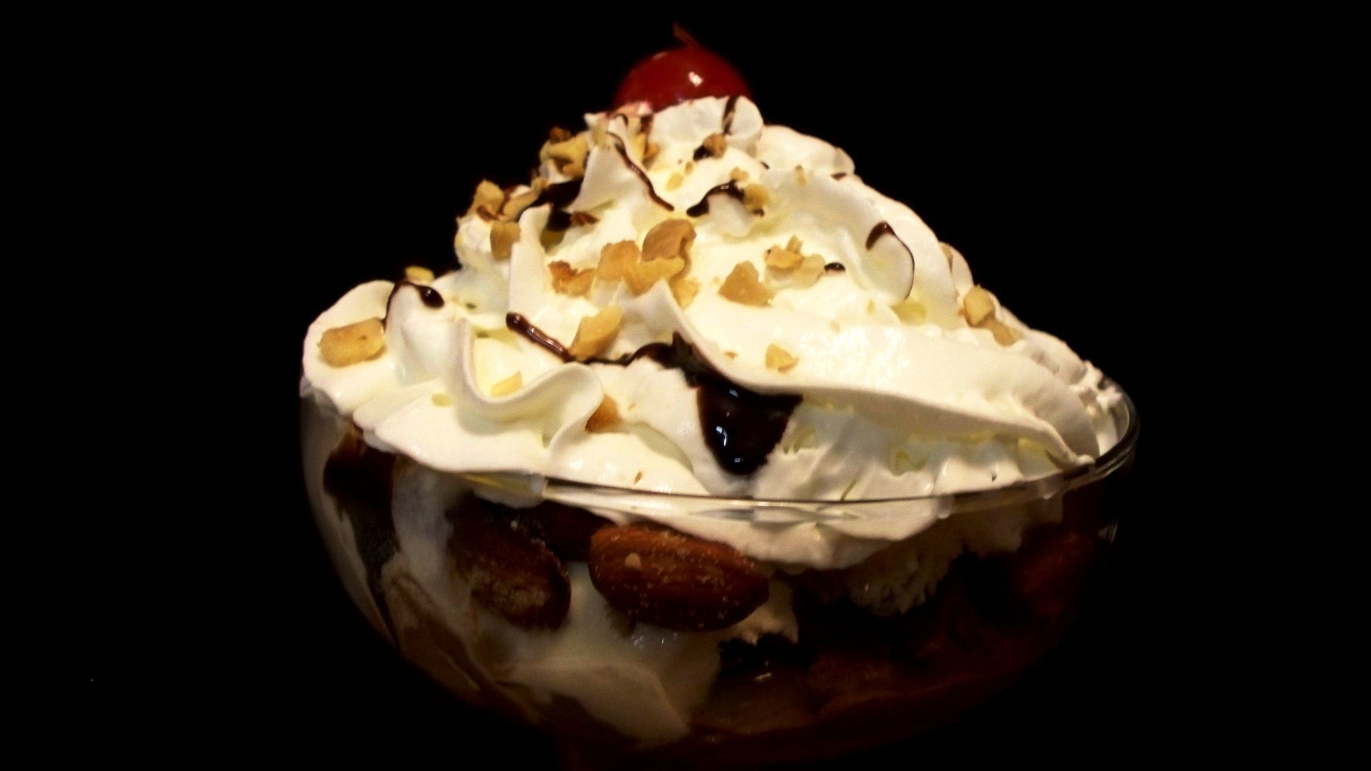 File:Ice Cream Sundae.jpg
