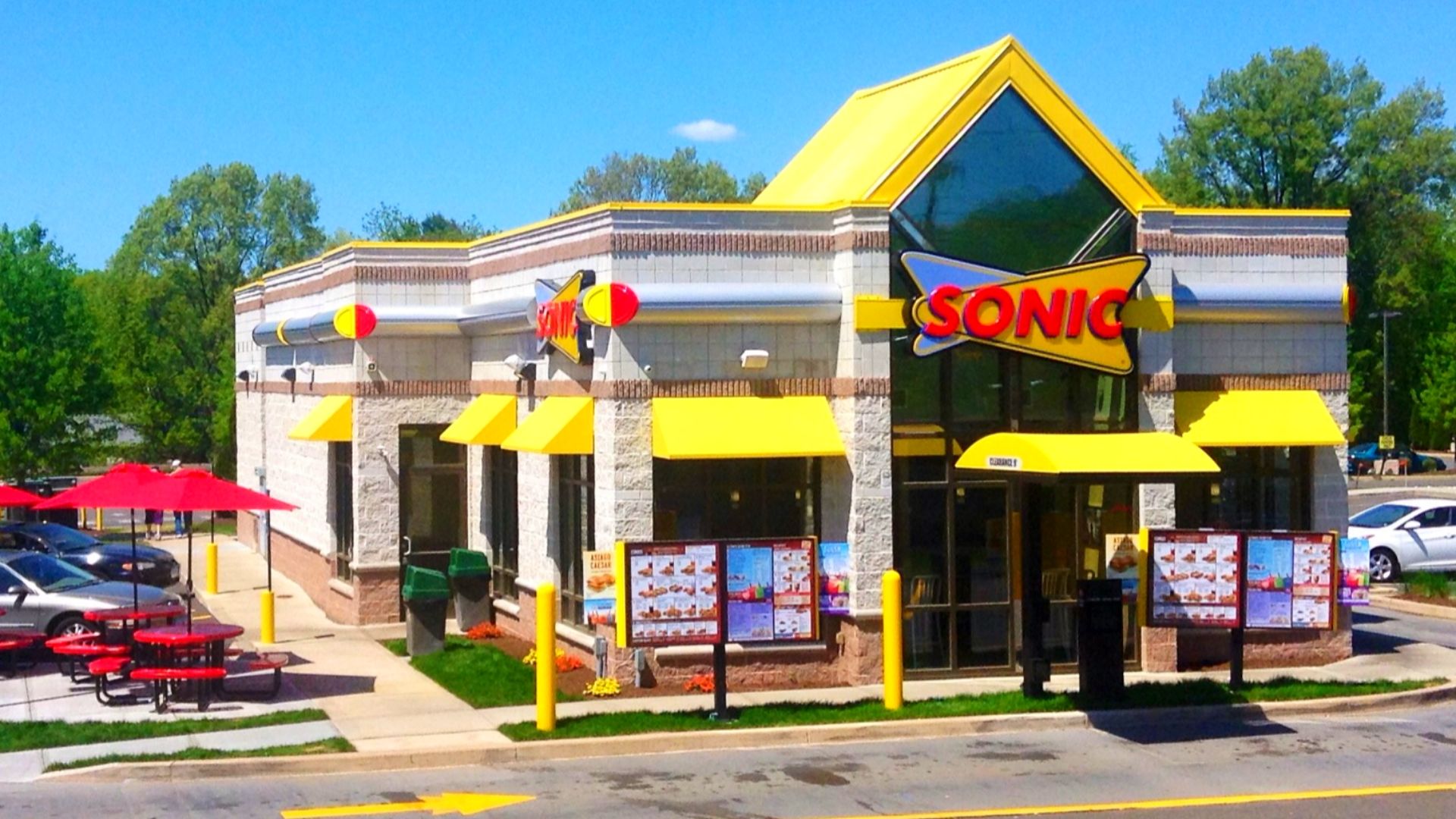 File:Sonic Drive In Restaurant, (14231135472).jpg