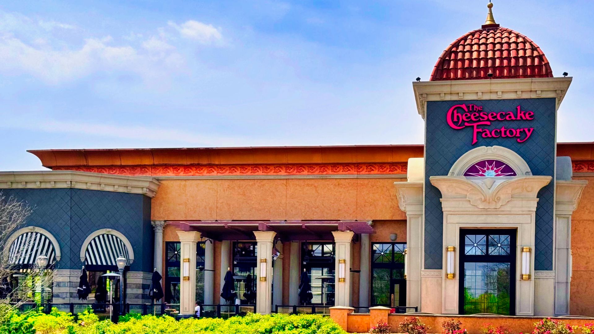 File:A Cheesecake Factory restaurant at The Summit mall in Birmingham, Alabama 03.jpg