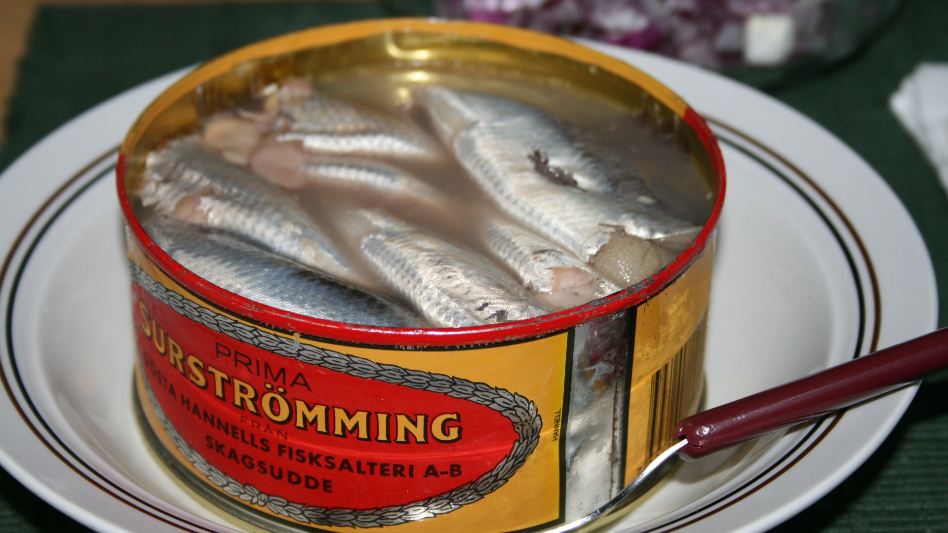 File:Serving Surströmming.jpg